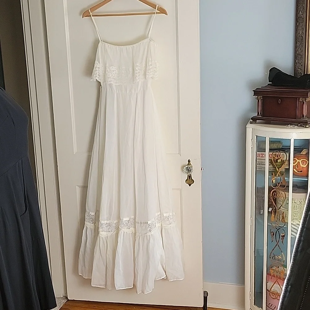 Stunning Roberta White Maxi - Picture 9 of 15